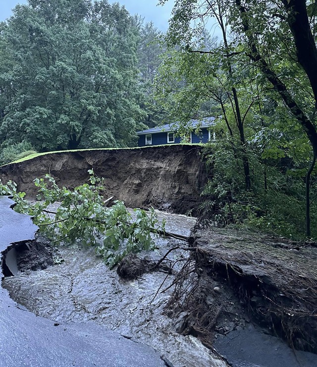 Dégâts causés par les inondations à St. Johnsbury - RAVEN CROWN