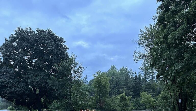 Des précipitations record dans le royaume du Nord-Est provoquent une nouvelle vague d'inondations