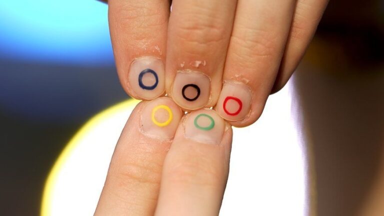 Les Jeux olympiques de Paris ont battu un record en matière de nombre d'athlètes ouvertement LGBTQ2S+, mais certains estiment que les progrès sont loin d'être terminés