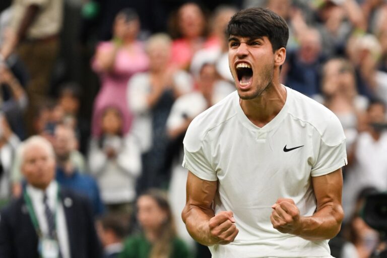 Alcaraz revient au score et bat Tiafoe au troisième tour de Wimbledon