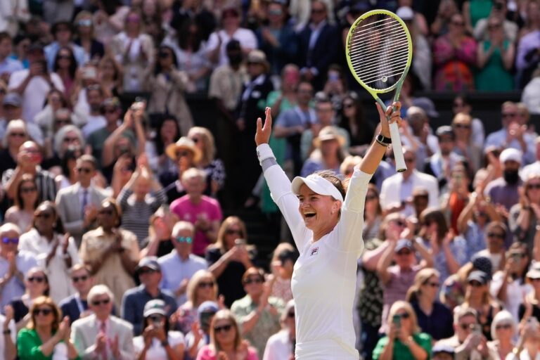 Barbora Krejcikova remporte Wimbledon pour son deuxième trophée du Grand Chelem en battant Jasmine Paolini