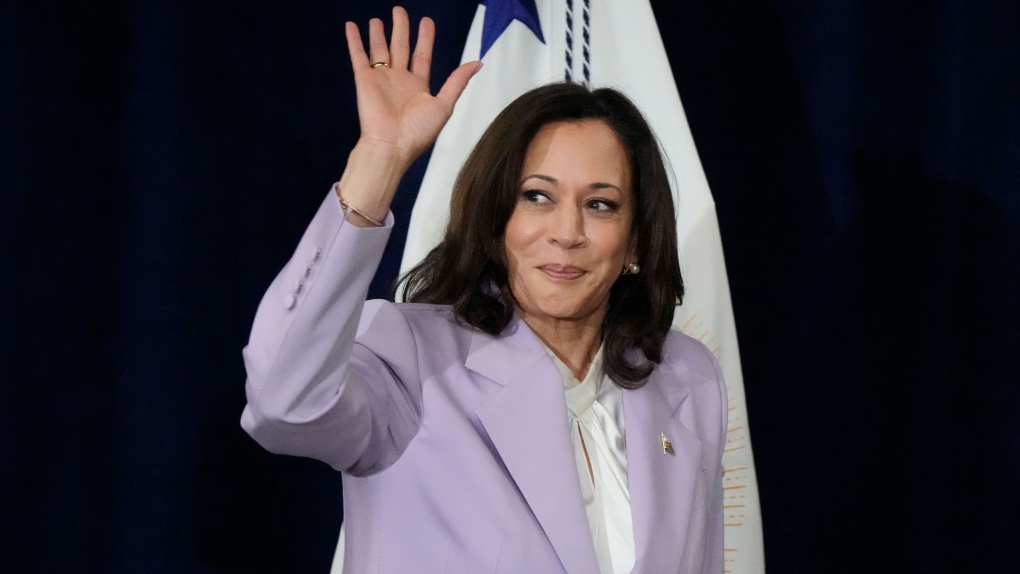 Ce qu'il faut savoir sur les liens canadiens de Kamala Harris, la candidate choisie par Biden pour succéder à Joe Biden