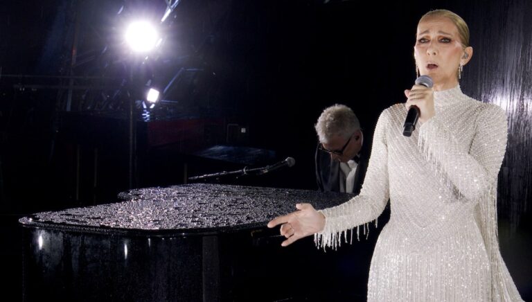 Céline Dion chante à la cérémonie d'ouverture des Jeux olympiques de Paris, sa première prestation publique depuis 2020