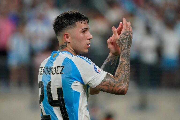 Chelsea entame une procédure disciplinaire après l'implication de Fernandez dans les chants racistes des joueurs argentins