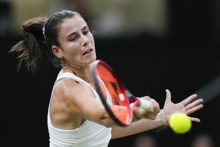 Coco Gauff n'arrive pas à trouver un nouveau plan de jeu à Wimbledon et perd contre Emma Navarro