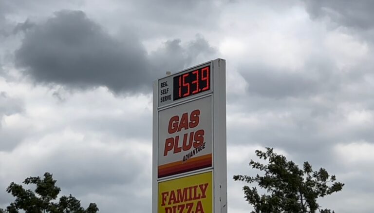 Comment un événement météorologique aux États-Unis peut nuire aux automobilistes de l’Ouest canadien qui stationnent