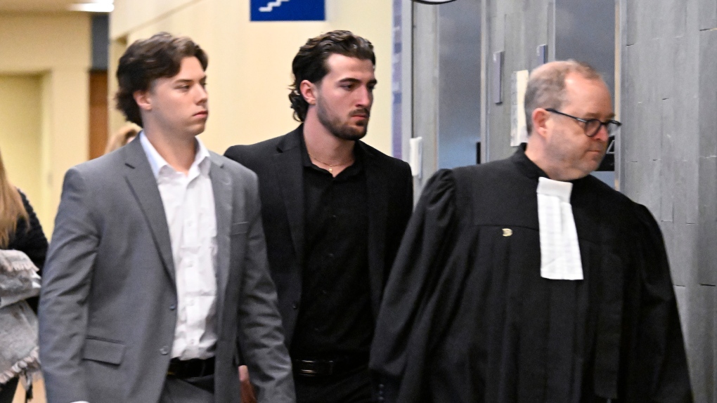 D'anciens joueurs de hockey junior du Québec emprisonnés pour agression sexuelle sur une adolescente dans un hôtel en 2021