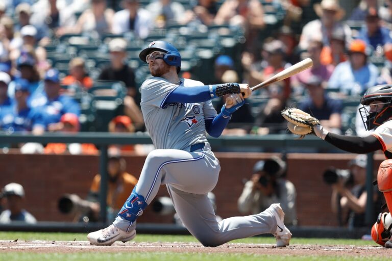 Danny Jansen et Spencer Horwitz frappent un home run, Kevin Gausman permet aux Blue Jays de battre les Giants 5-3