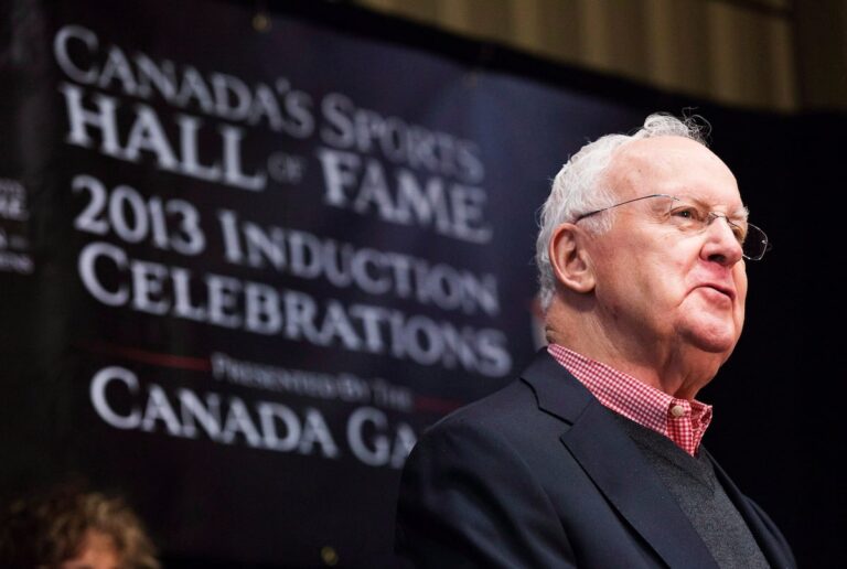 Décès de Murray Costello, dirigeant de longue date du hockey canadien, à l'âge de 90 ans