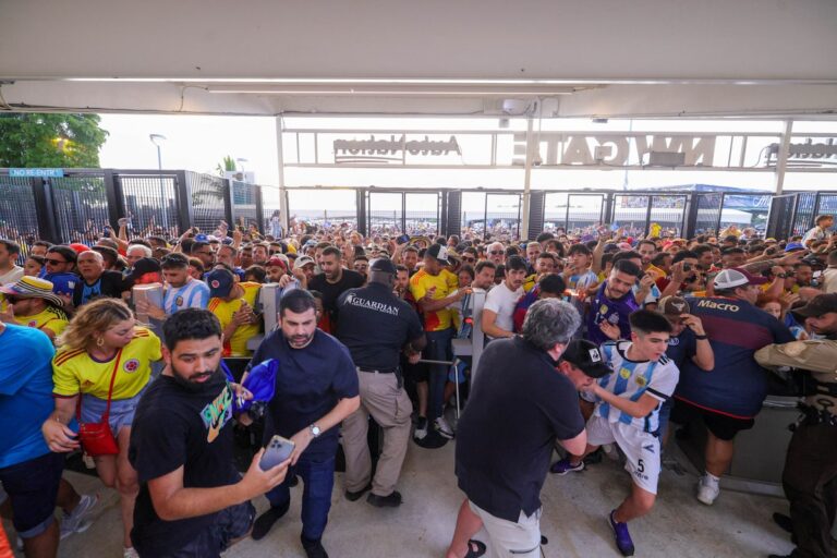 Des supporters blessés et exclus du stade déposent leurs premières plaintes pour bousculade et mêlée lors de la Copa America