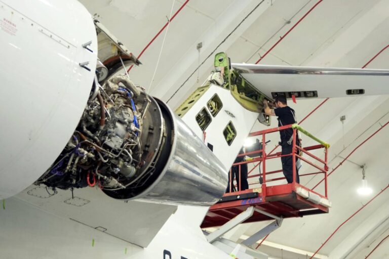 Emplois du futur : le programme de bourses d'études de l'aviation « trouve un équilibre délicat » entre les besoins en matière d'éducation et de main-d'œuvre