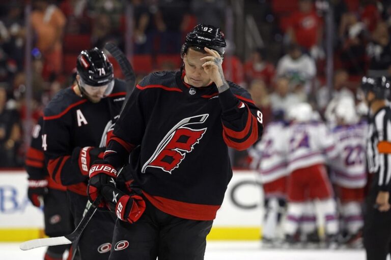 Evgeny Kuznetsov est libéré sans condition et son contrat avec la LNH est résilié par les Hurricanes
