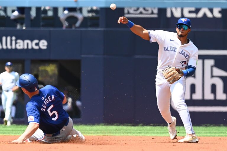 Guerrero et Varsho aident les Blue Jays à vaincre les Rangers 7-3