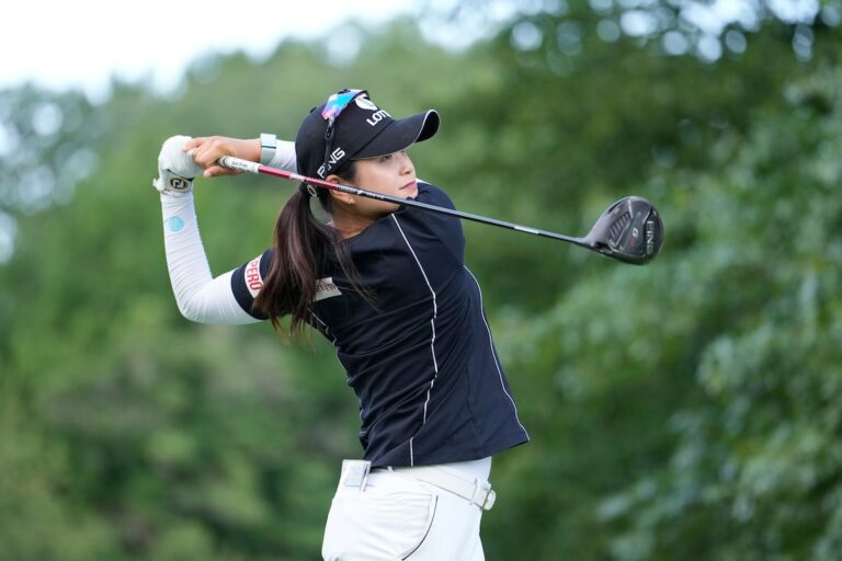 Hye-Jin Choi réalise un score de 7 sous 64 et prend une avance d'un coup au Dana Open du LPGA Tour