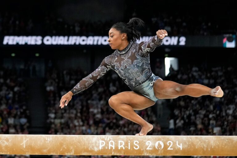 JO de Paris : Simone Biles se remet de sa blessure au mollet et domine les qualifications olympiques en gymnastique
