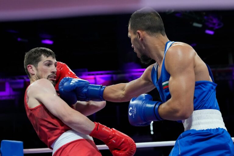 JO de Paris : le boxeur canadien Wyatt Sanford domine son premier combat face au Bulgare Rosenov