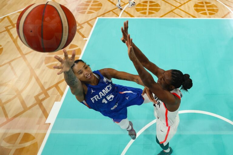 Jeux olympiques de Paris : la France, pays hôte, écrase le Canada, sujet aux pertes de balle, 75-54 en basket-ball féminin