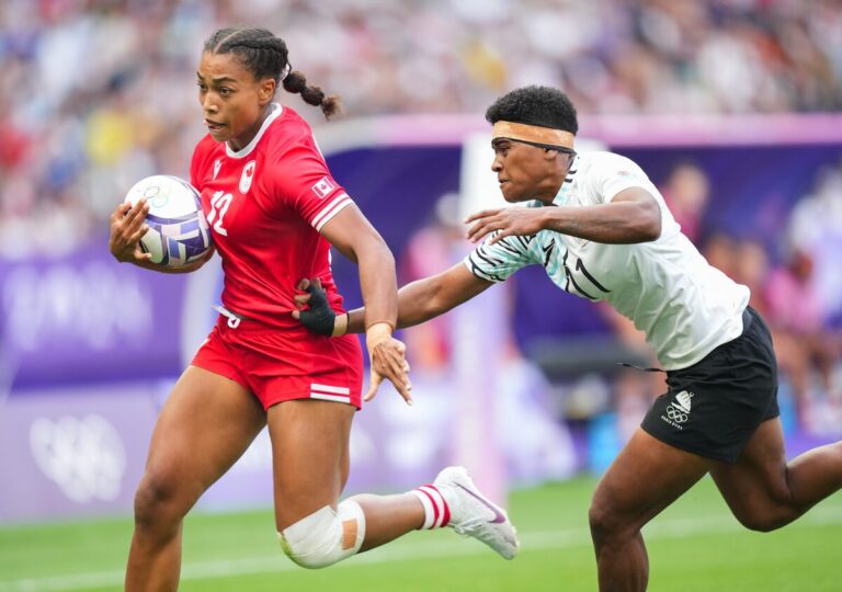 Jeux olympiques de Paris : le Canada bat les Fidji 17-14 pour ouvrir le tournoi de rugby à 7