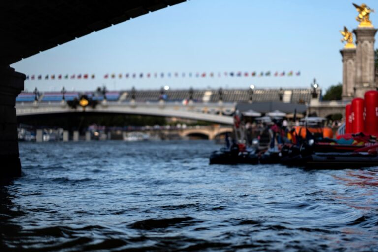 Jeux olympiques de Paris : le triathlon masculin reporté en raison de la pollution de la Seine « au-dessus des limites acceptables », selon les autorités