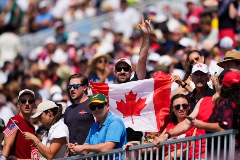 Jeux olympiques de Paris : l'équipe canadienne d'aviron en huit, championne en titre, participera au repêchage