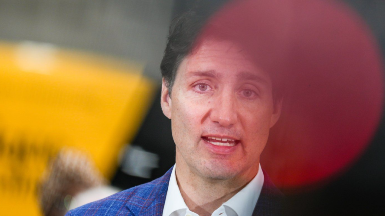 Justin Trudeau va-t-il démissionner ou rester au pouvoir ? Un sondage révèle ce que pensent les Canadiens
