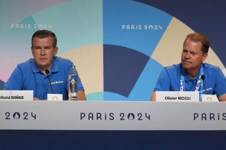L'Agence mondiale antidopage tente de faire preuve de calme aux Jeux olympiques après la controverse impliquant des nageurs chinois