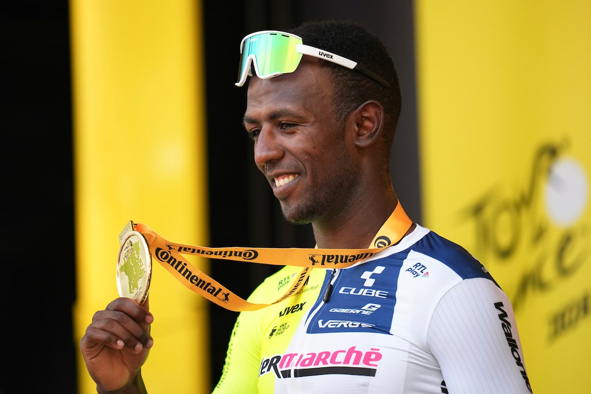L'Érythréen Biniam Girmay devient le premier coureur noir africain à remporter une étape du Tour de France