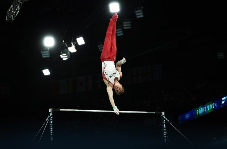 La Chine domine son rival japonais lors des qualifications olympiques de gymnastique masculine