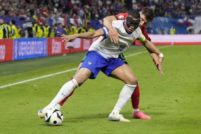 La France veut faire taire les critiques contre l'Espagne pour une place en finale de l'Euro