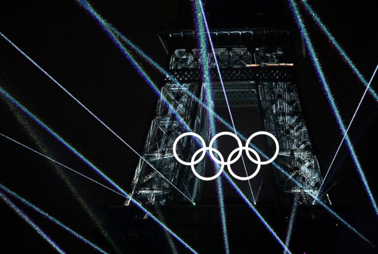 La cérémonie d'ouverture des Jeux olympiques à travers les rues et les sites touristiques de Paris était une fête française