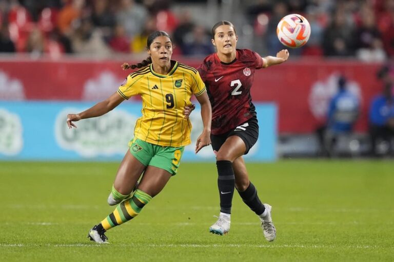La joueuse de soccer canadienne Sydney Collins manquera les Jeux olympiques en raison d'une blessure à la jambe