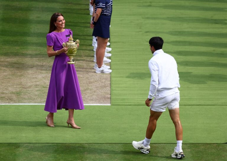 La princesse de Galles accueillie sous les applaudissements à Wimbledon lors d'une rare apparition publique depuis son diagnostic de cancer