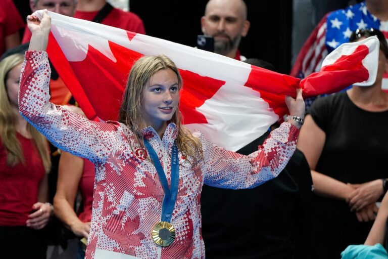 La référence absolue : la nageuse prodige Summer McIntosh écrase la concurrence dans une course emblématique
