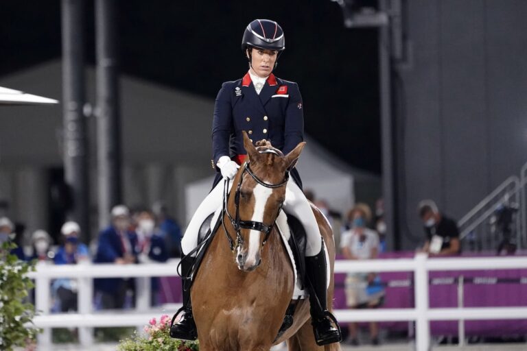 La star britannique du dressage Charlotte Dujardin se retire des Jeux olympiques après la diffusion d'une vidéo contenant une « erreur de jugement »