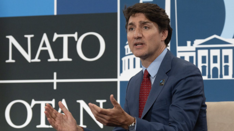 Le Canada prévoit de consacrer 2 % de son PIB à la défense d'ici 2032, mais aucun détail précis n'est fourni