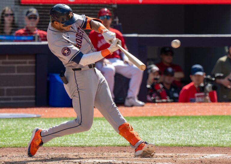 Le home run de Jeremy Pena permet aux Astros de l'emporter 3-1 contre les Blue Jays