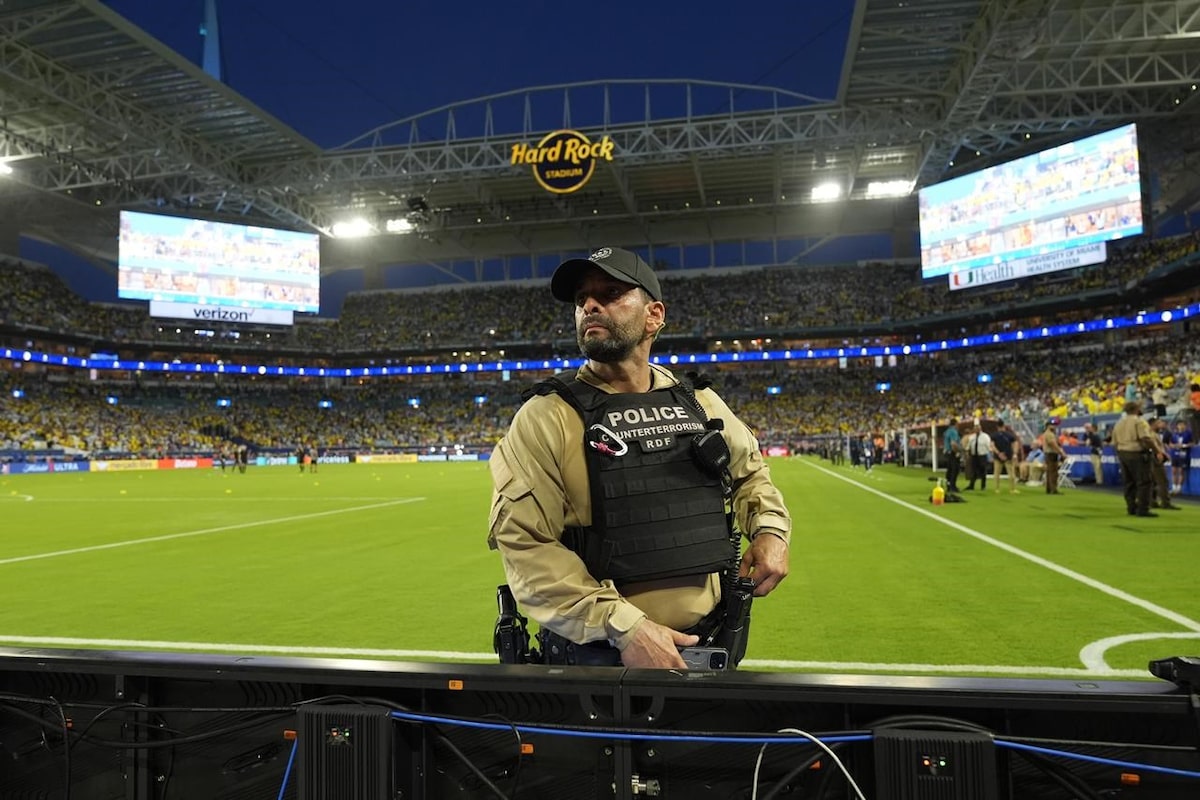 Le président de la Fédération colombienne de football et son fils parmi les 27 personnes arrêtées lors du chaos de la finale de la Copa America