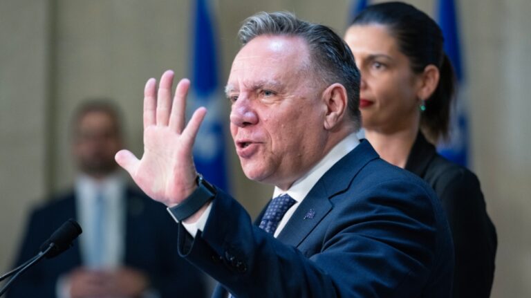 Legault rectifie ses propos selon lesquels il n'y a pas de violence politique au Québec