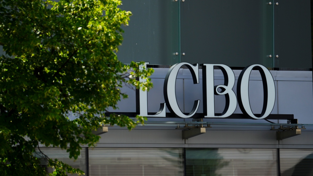 L'entente provisoire visant à mettre fin à la grève à la LCBO est suspendue alors que la province accuse le syndicat d'introduire de nouvelles revendications