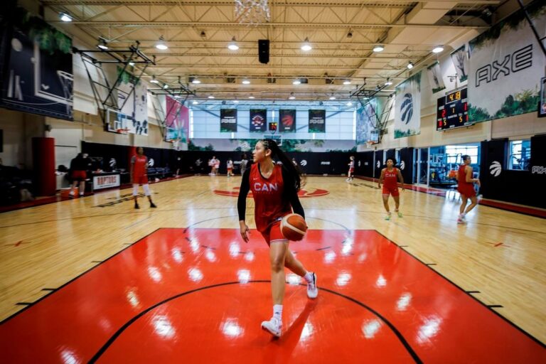 Les 21 points d'Alexander mènent le Canada à une victoire de 77-74 contre l'Australie lors du match pré-olympique