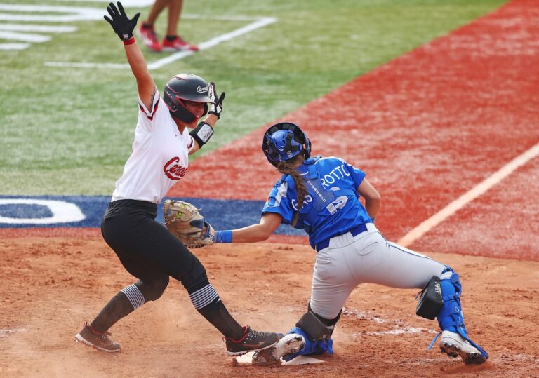 Les Canadiennes atteignent le dernier carré de la Coupe du monde de softball