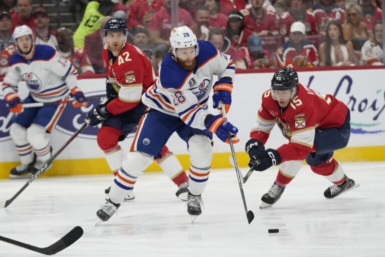 Les Oilers d'Edmonton signent un contrat de deux ans avec l'ailier Viktor Arvidsson