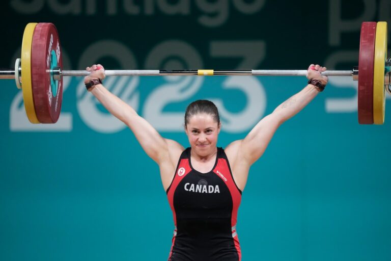 Les Olympiens canadiens ravis de retrouver leur famille et leurs amis à Paris après les Jeux pandémiques
