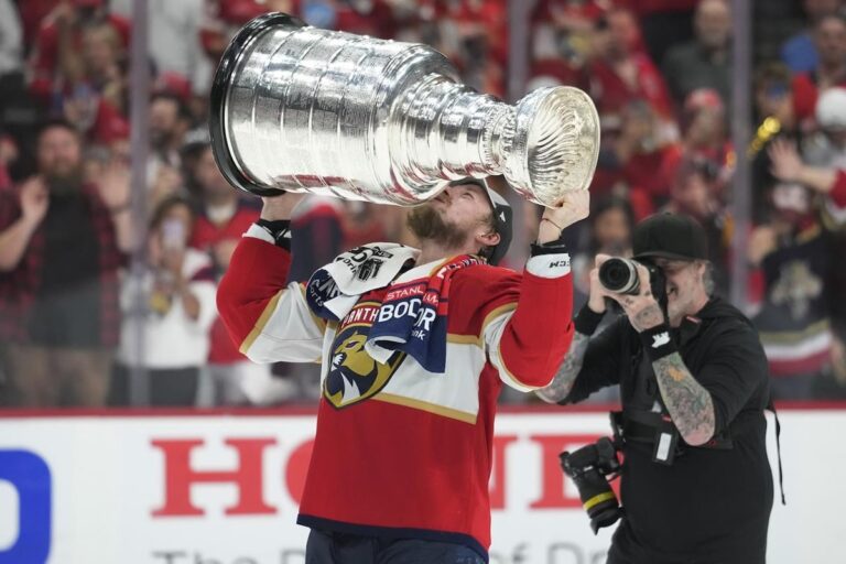Les Red Wings signent Vladimir Tarasenko, double champion de la Coupe Stanley, loin des Panthers