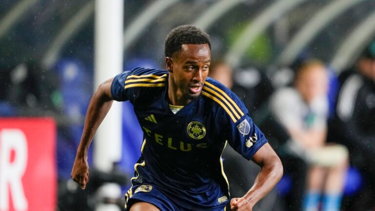 Les Whitecaps de Vancouver se réjouissent du retour d'Ali Ahmed et de Sam Adekugbe
