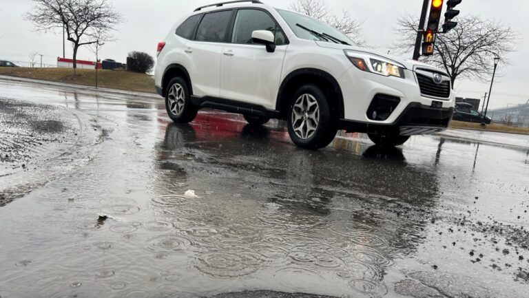 Les inondations persistantes suscitent la colère des résidents de la Ville de Mont-Royal