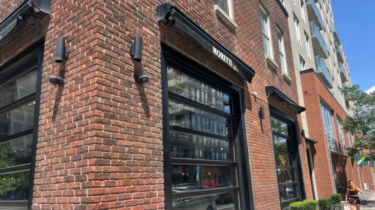 Les permis d'une pizzeria branchée de Griffintown suspendus après une décision de la Régie des alcools du Québec