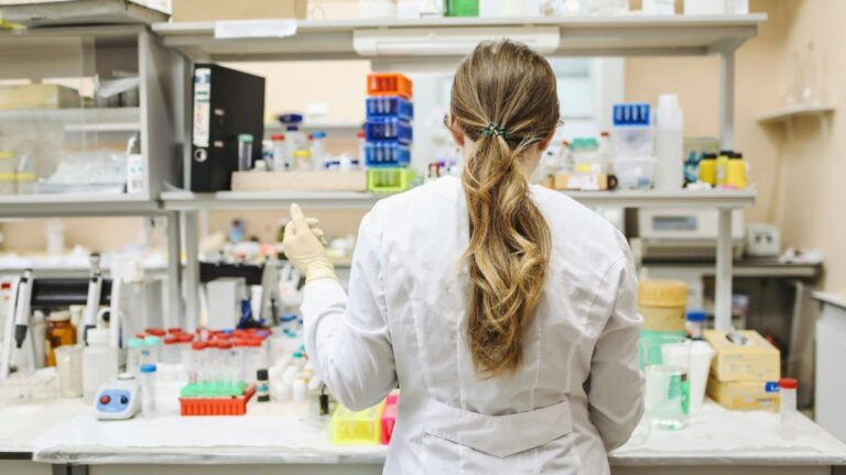 Les pharmaciens du Québec pourraient bientôt avoir plus de pouvoirs : quels sont-ils?