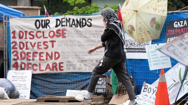 Les pompiers affirment que les inspecteurs se sont vu refuser l'accès au campement pro-palestinien de McGill pour effectuer un contrôle de sécurité