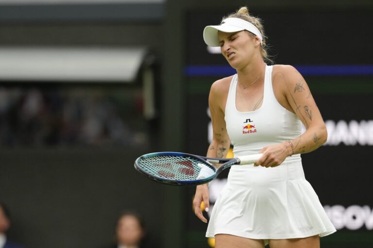 Marketa Vondrousova est la première championne en titre de Wimbledon à être éliminée au premier tour depuis 1994